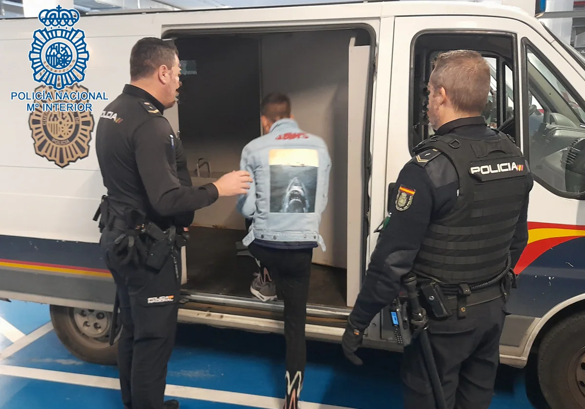 Arrestado en Jerez tras atracar a punta de cuchillo la gasolinera de Cuatro Caminos