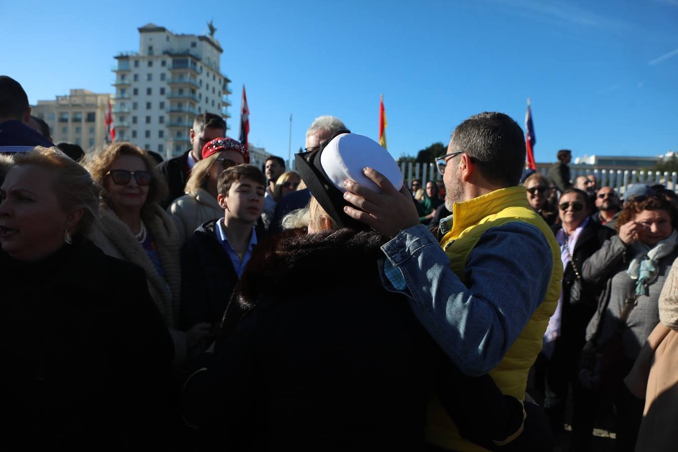 Fotos: La emocionante salida del buque Juan Sebastián de Elcano desde Cádiz