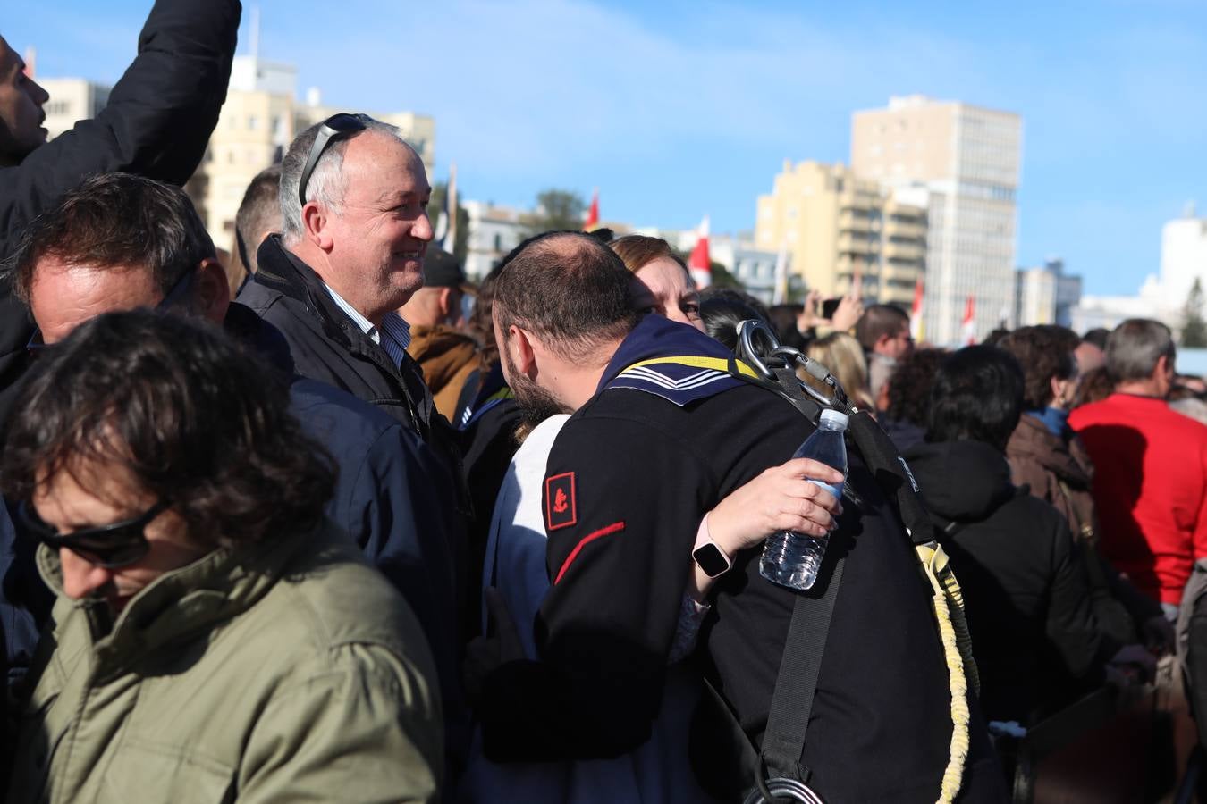 Fotos: La emocionante salida del buque Juan Sebastián de Elcano desde Cádiz