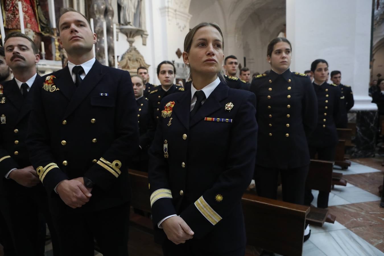 Fotos: La emocionante salida del buque Juan Sebastián de Elcano desde Cádiz