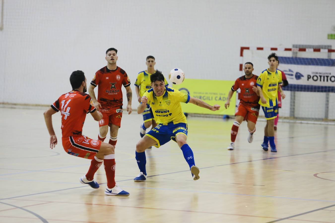 El Cádiz CF Virgili gana el derbi ante el Alchoyano (5-3)