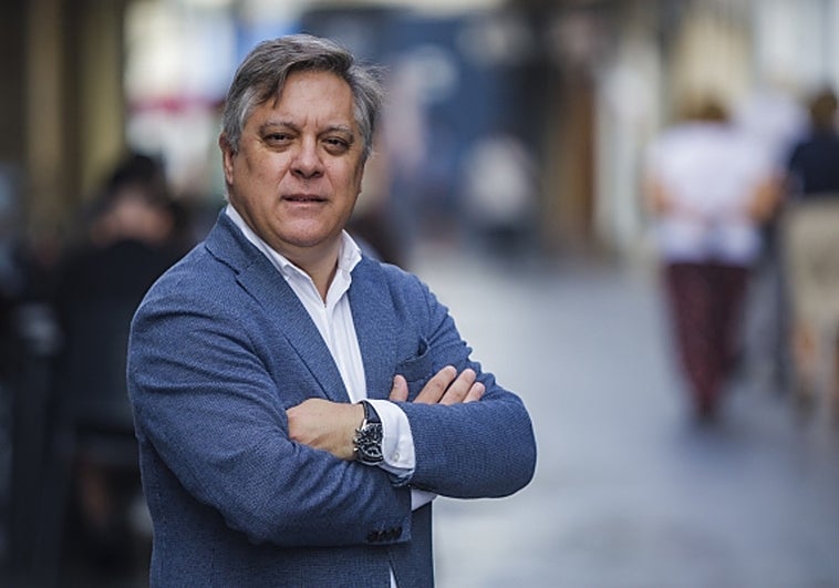 El alcaldable del PSOE de Cádiz dice que no se pueden establecer de antemano líneas rojas a los pactos