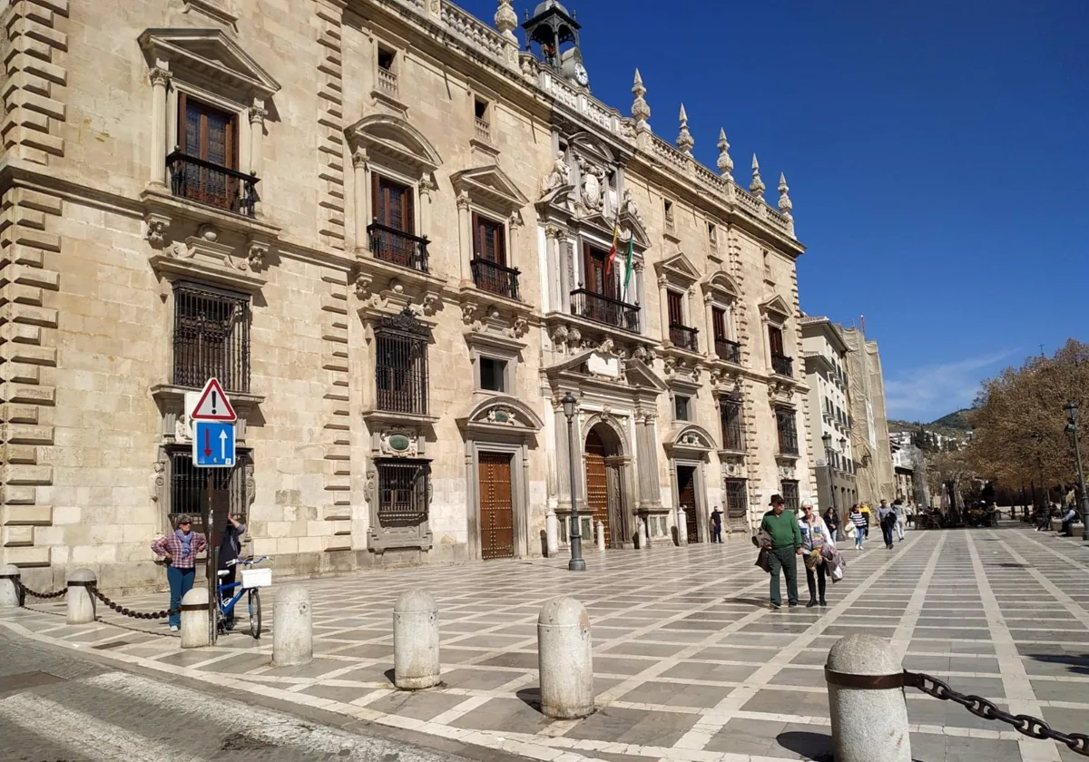 Nueve meses de cárcel a un policía por agredir a un detenido esposado en una Comisaría de Cádiz