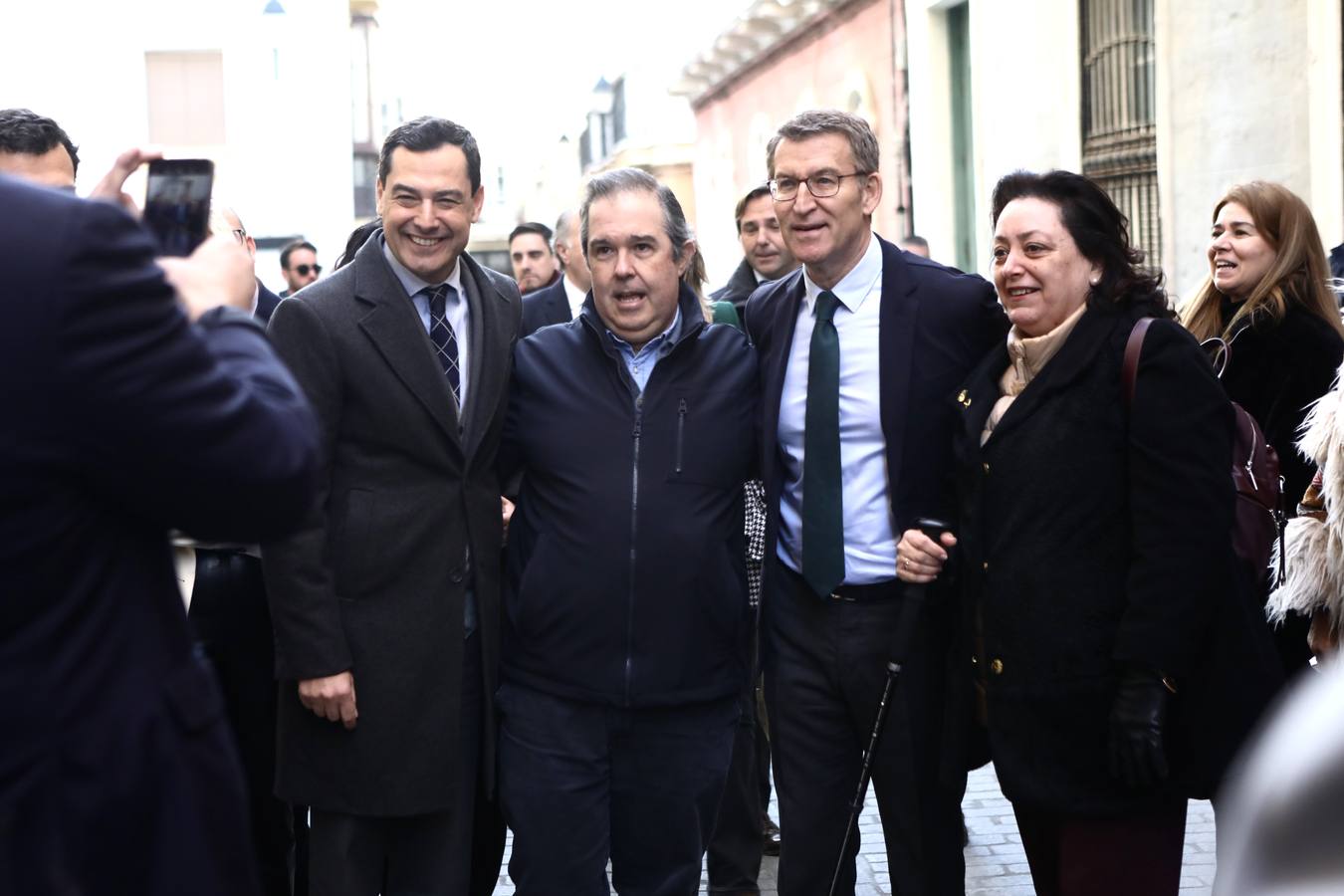 Fotos: Feijóo pasea por las calles de Cádiz junto a Bruno García, candidato del PP por Cádiz