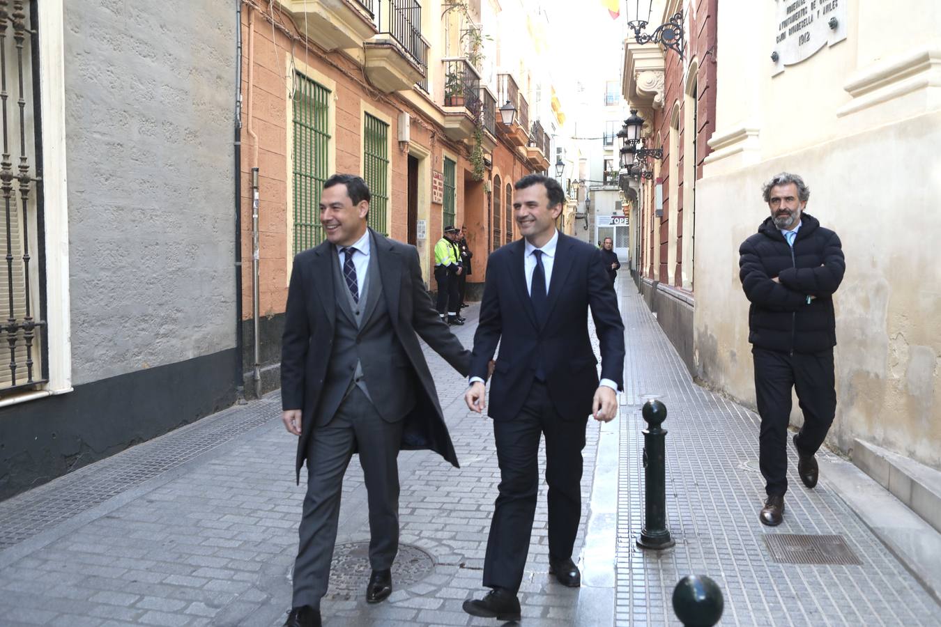 Fotos: Feijóo pasea por las calles de Cádiz junto a Bruno García, candidato del PP por Cádiz