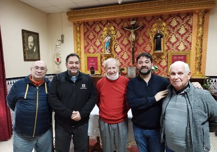 El sacerdote herido en el ataque a dos iglesias en Algeciras recibe el alta y vuelve a su comunidad