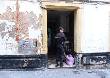 Imagen secundaria 1 - Desalojo de okupas en el centro histórico de Cádiz