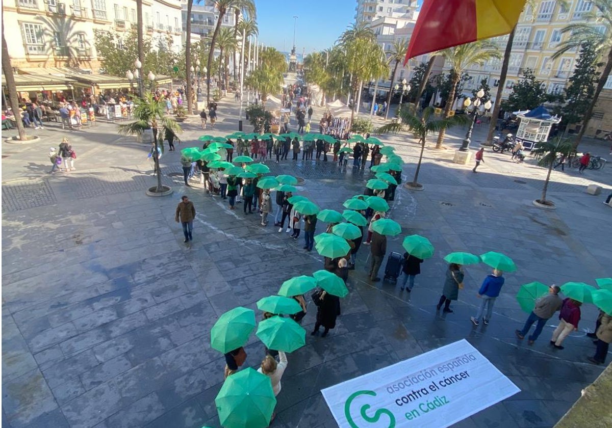 Lazo humano organizado este sábado en la plaza de San Juan de Dios.