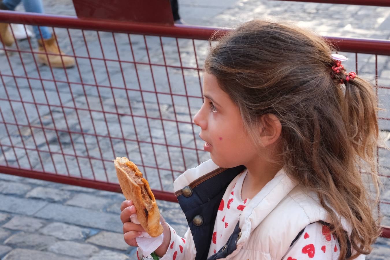 Fotos: Largas colas en la Catedral en la Gran Empanada Popular