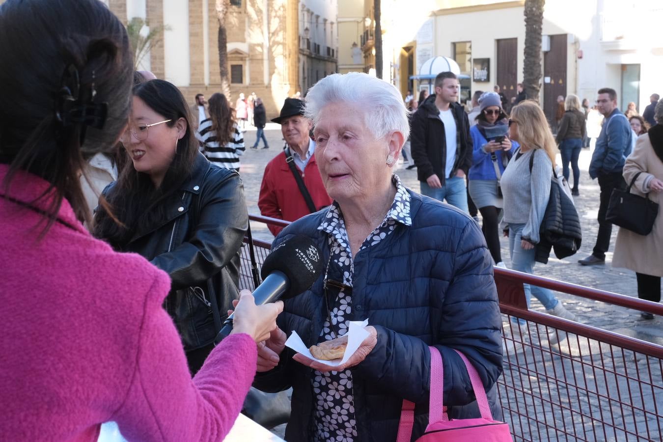 Fotos: Largas colas en la Catedral en la Gran Empanada Popular