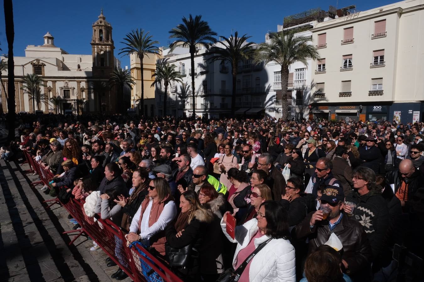 Fotos: Largas colas en la Catedral en la Gran Empanada Popular