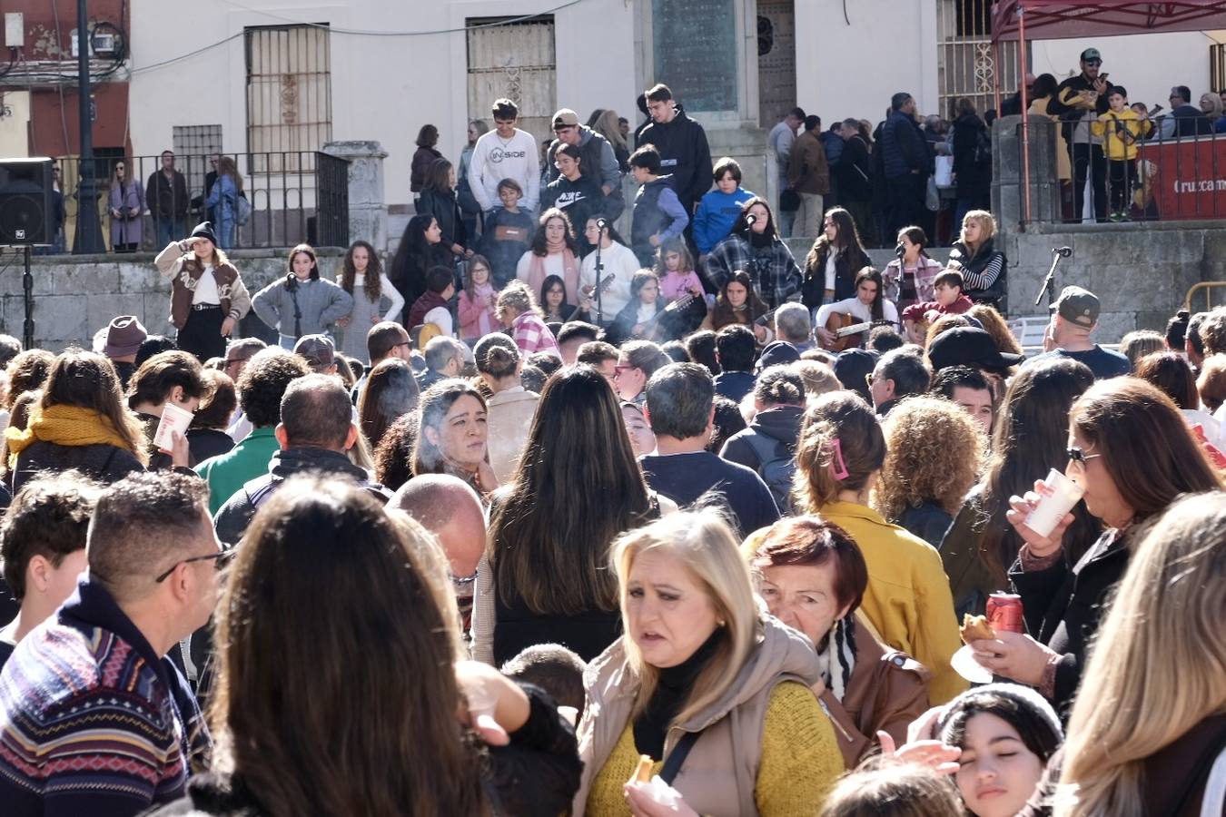 Fotos: Largas colas en la Catedral en la Gran Empanada Popular