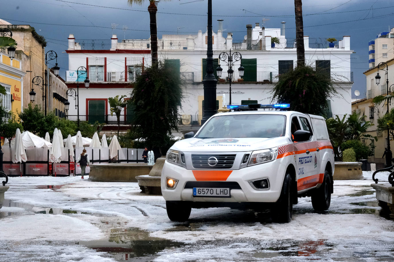 FOTOS: Estampas insólitas en Sanlúcar tras la granizada