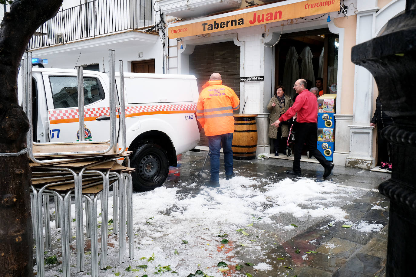 FOTOS: Estampas insólitas en Sanlúcar tras la granizada