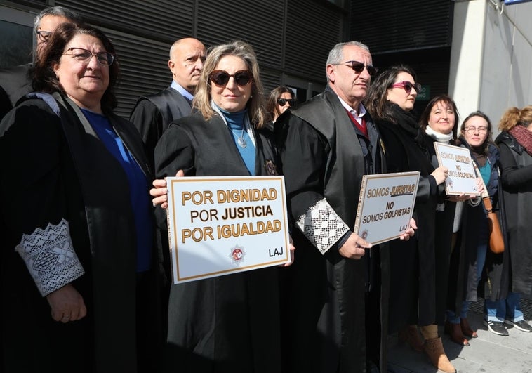 La huelga de los letrados de la administración de la justicia obliga a suspender más de 800 juicios en Cádiz