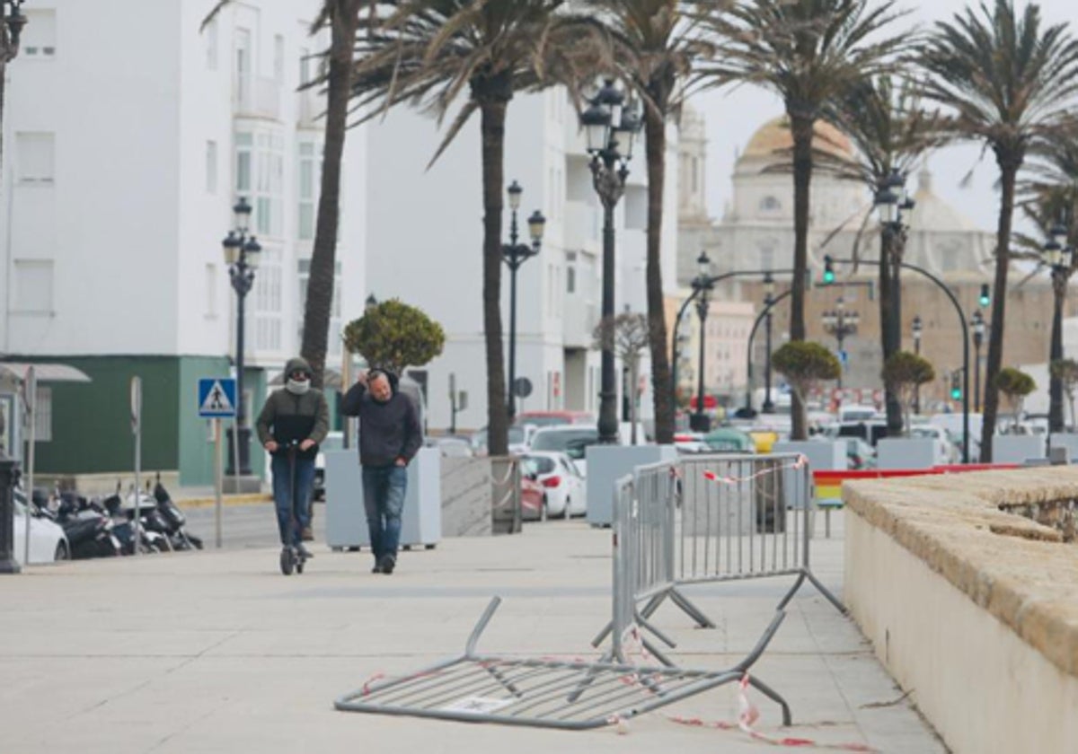 Cádiz sigue en alerta naranja este sábado por viento