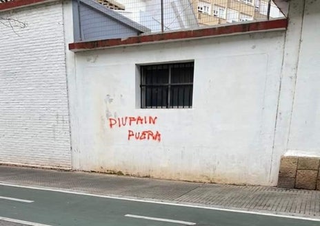 Imagen secundaria 1 - Pintadas en la iglesia de San Severiano en Cádiz