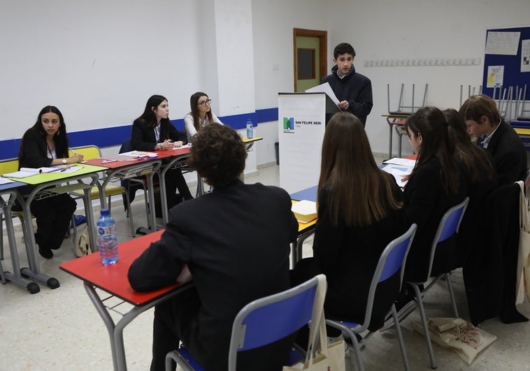 El Centro Inglés, ganador del VI Torneo Provincial de Debate del Colegio San Felipe Neri