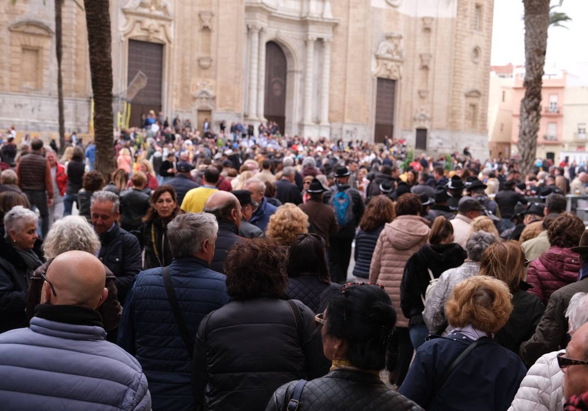 Intervienen más de 300 kilos de ostiones y erizos durante el domingo y el lunes de Carnaval en Cádiz