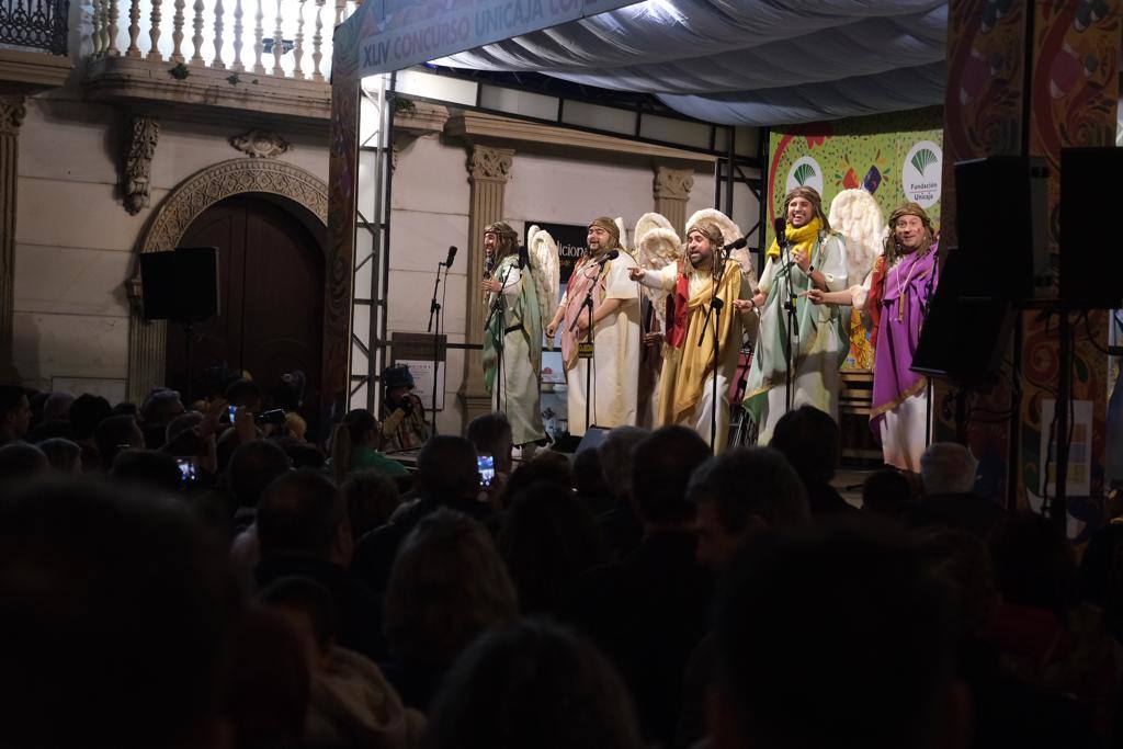 Las imágenes de la quema del Gran Momo 2023 y el ambiente en Cádiz el Martes de Carnaval