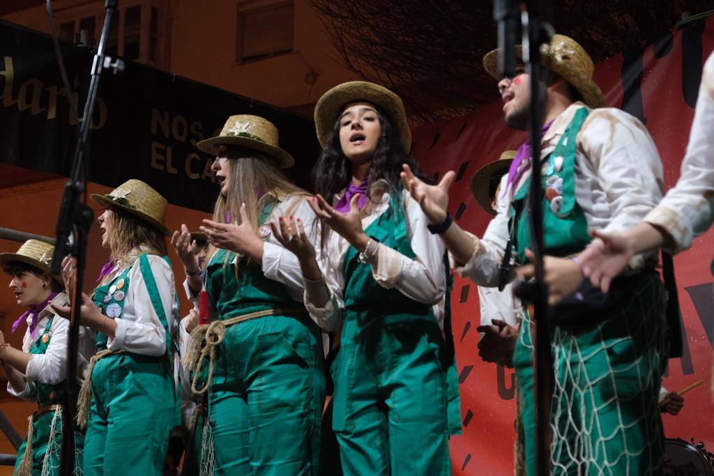 Las imágenes de la quema del Gran Momo 2023 y el ambiente en Cádiz el Martes de Carnaval