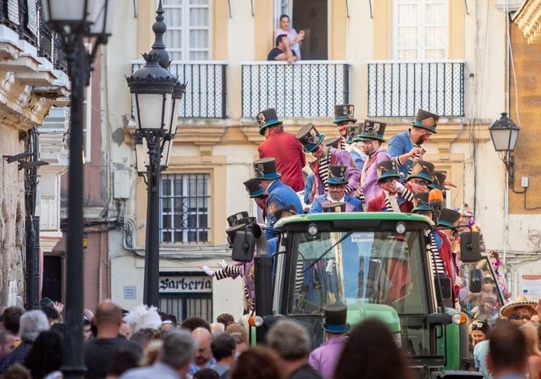 El Aula de Cultura del Carnaval de Cádiz, premiada con la Bandera de Andalucía