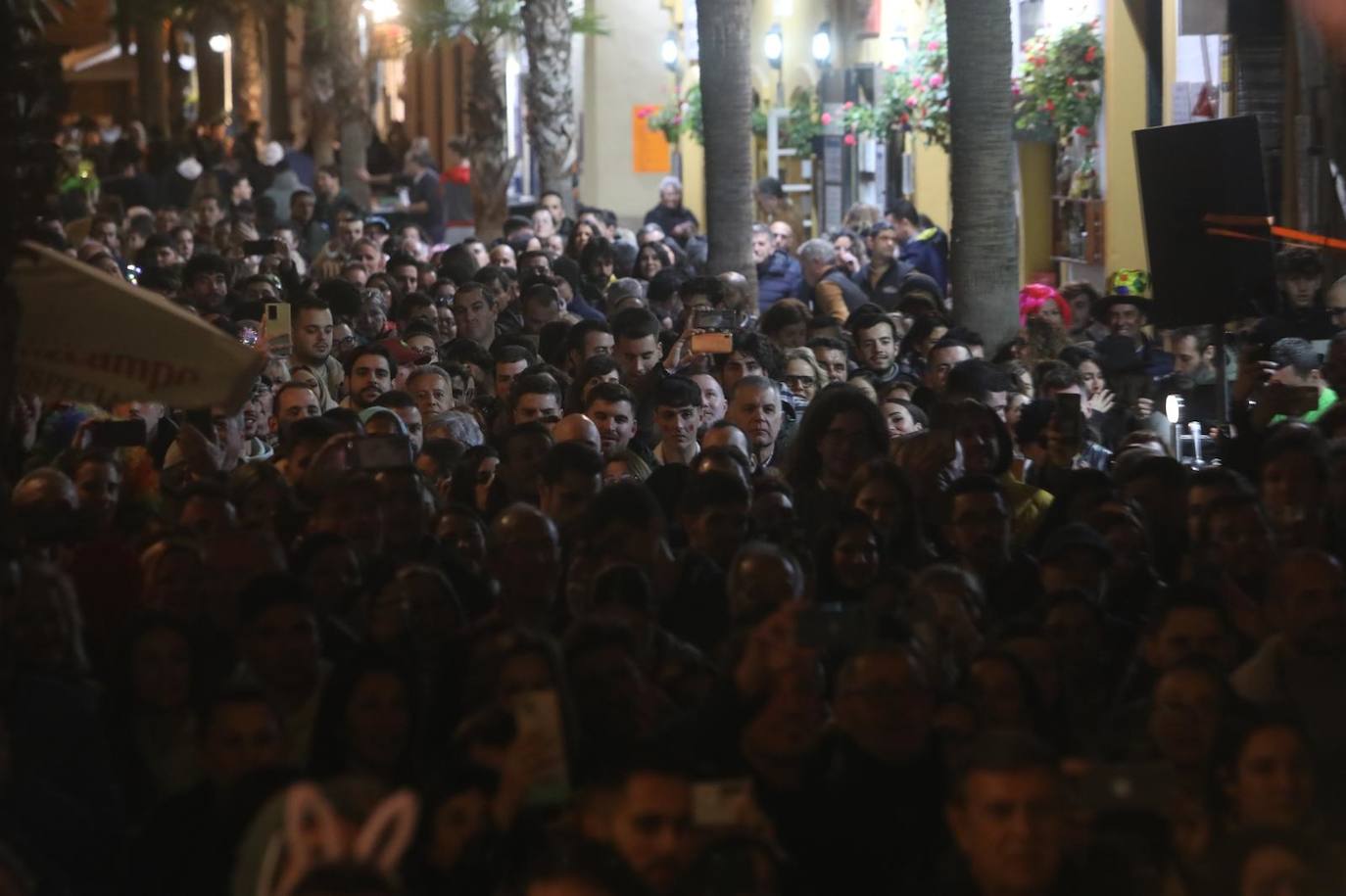 Las imágenes del jueves de Carnaval en Cádiz