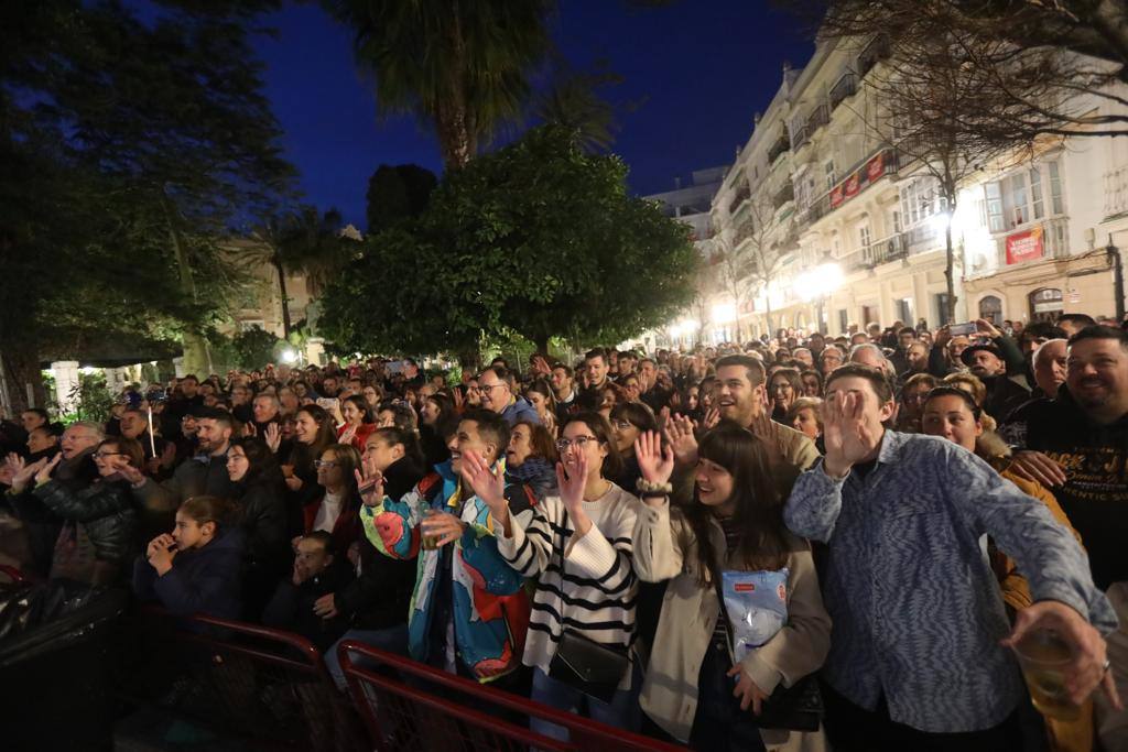 Las imágenes del jueves de Carnaval en Cádiz