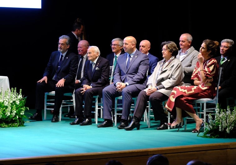 La Junta entrega en Vejer las Banderas de Andalucía