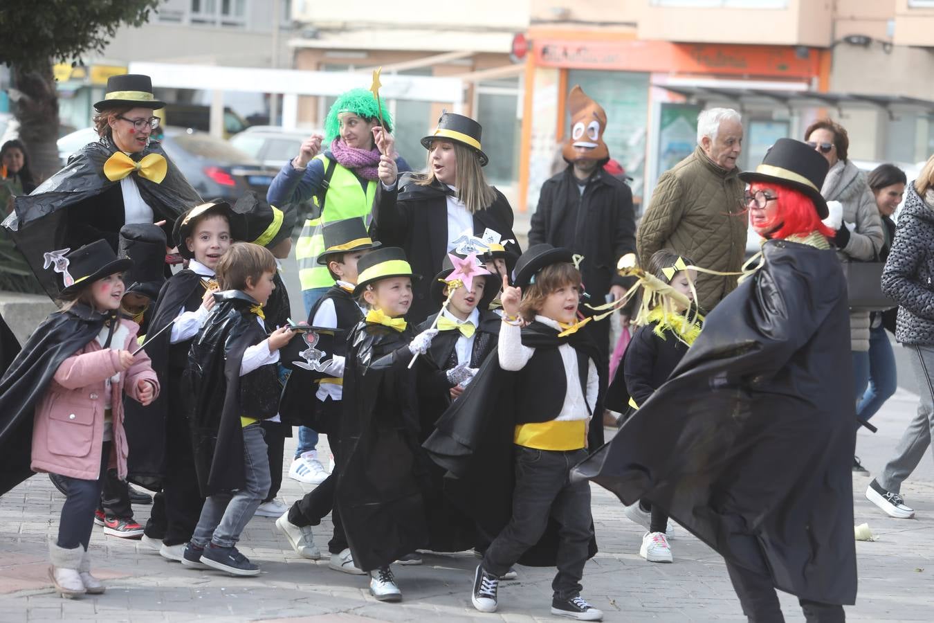 Las imágenes del &#039;Circo de emociones&#039; del Carnaval en el colegio Tierno Galván de Cádiz