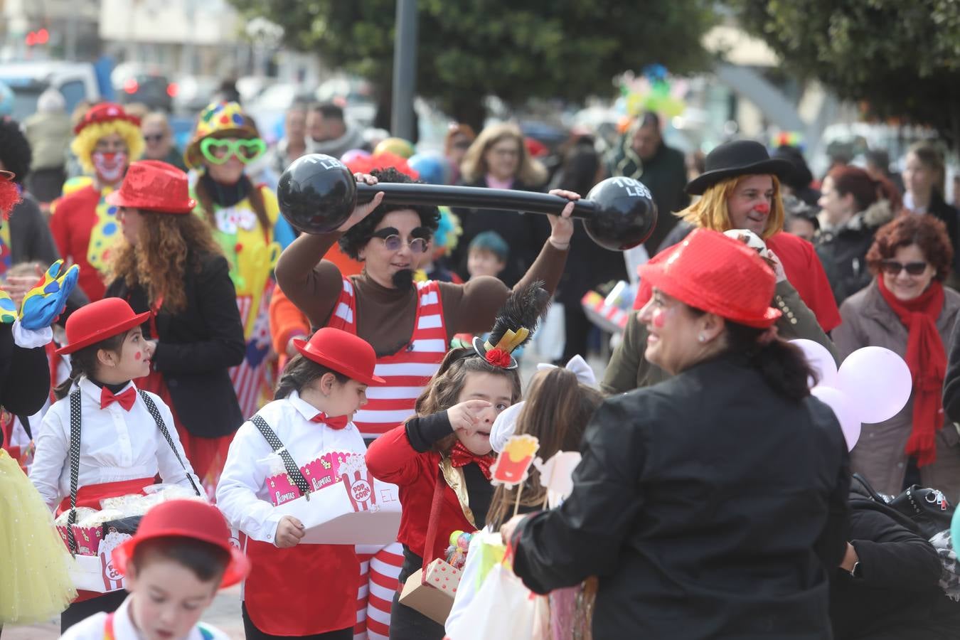 Las imágenes del &#039;Circo de emociones&#039; del Carnaval en el colegio Tierno Galván de Cádiz