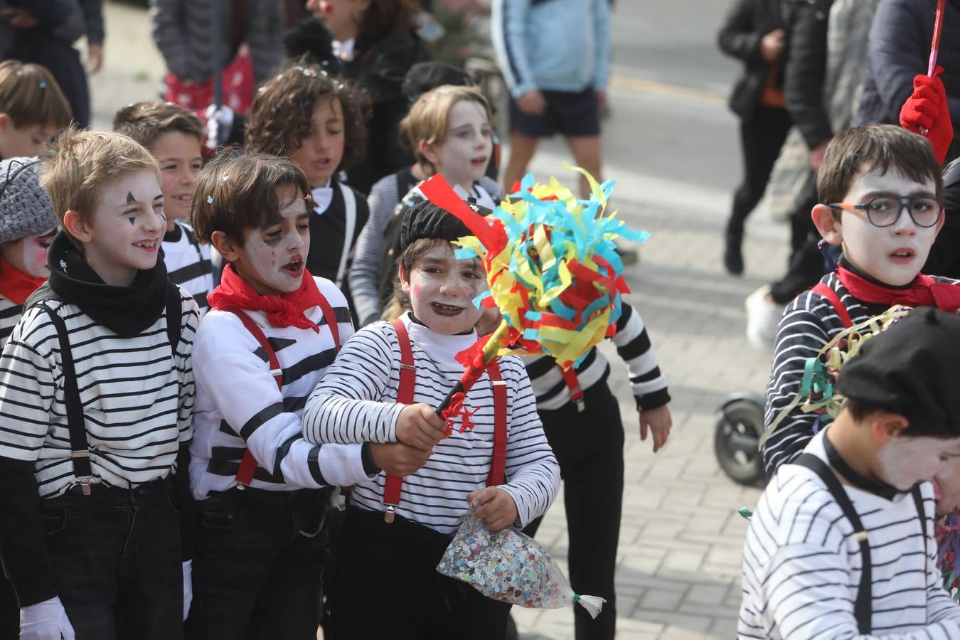 Las imágenes del &#039;Circo de emociones&#039; del Carnaval en el colegio Tierno Galván de Cádiz