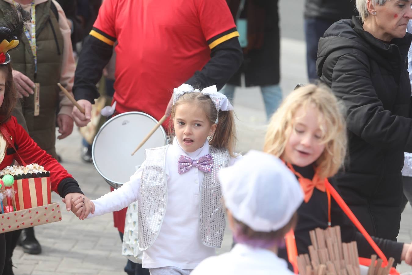 Las imágenes del &#039;Circo de emociones&#039; del Carnaval en el colegio Tierno Galván de Cádiz