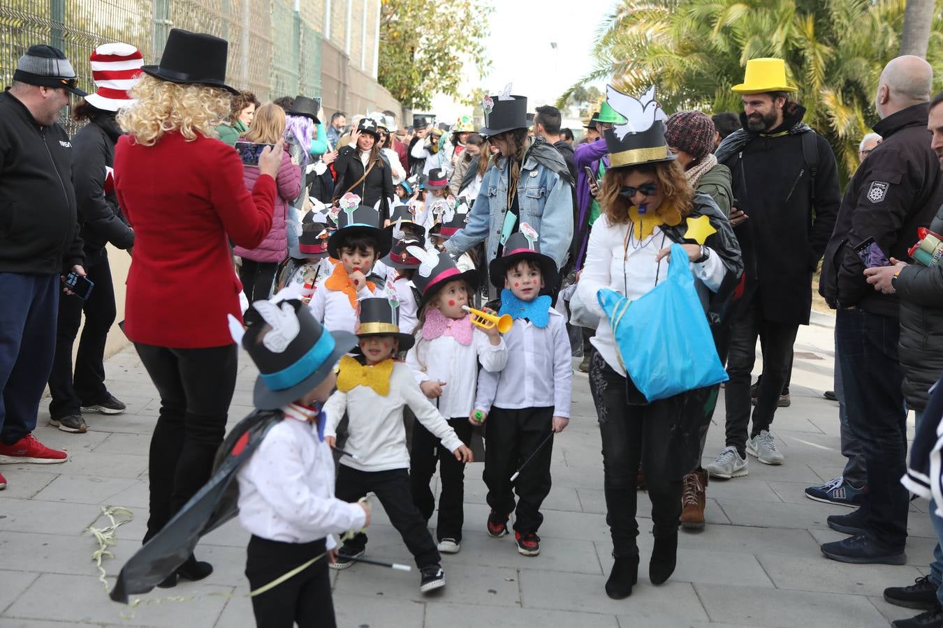 Las imágenes del &#039;Circo de emociones&#039; del Carnaval en el colegio Tierno Galván de Cádiz