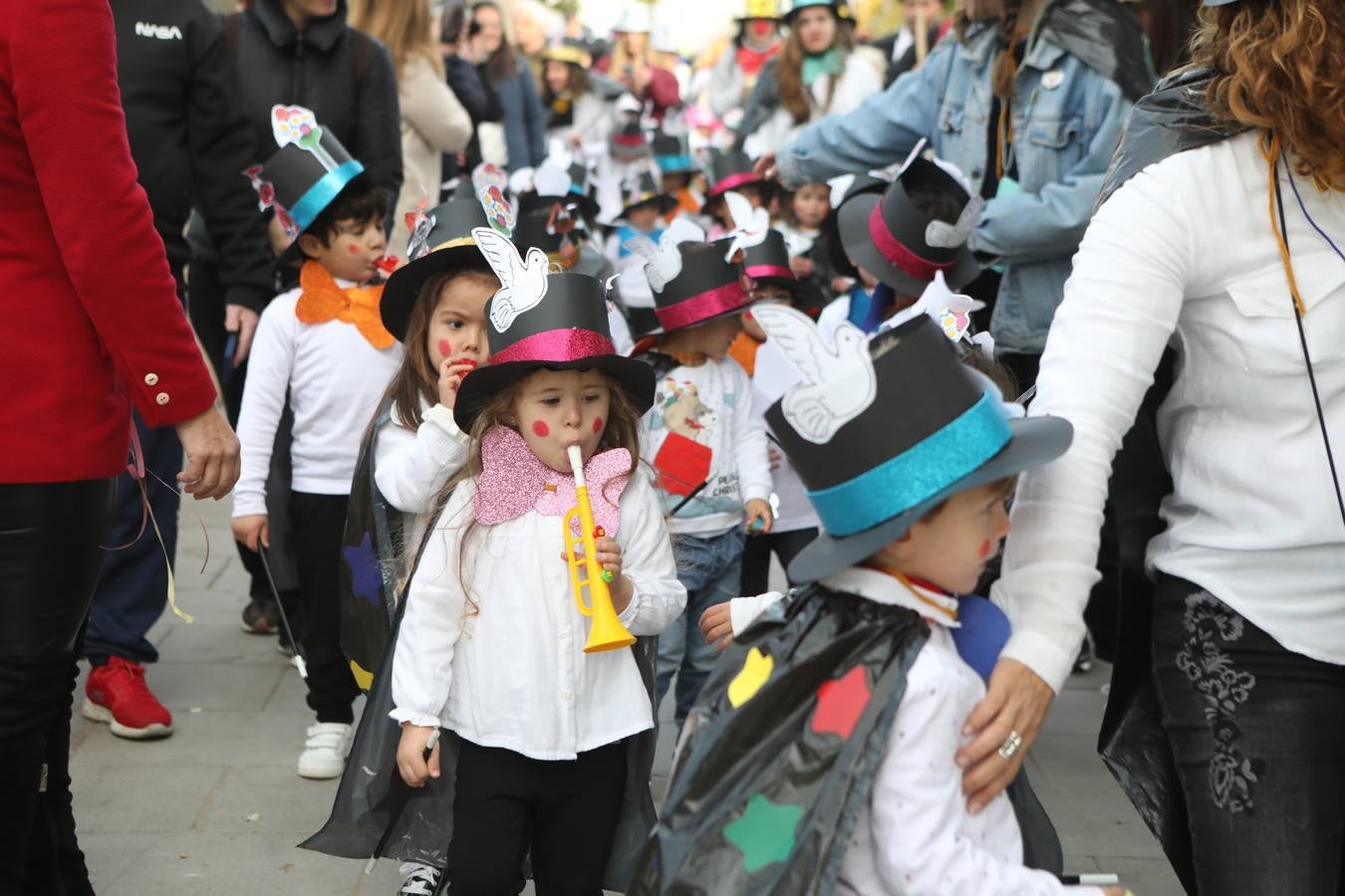 Las imágenes del &#039;Circo de emociones&#039; del Carnaval en el colegio Tierno Galván de Cádiz