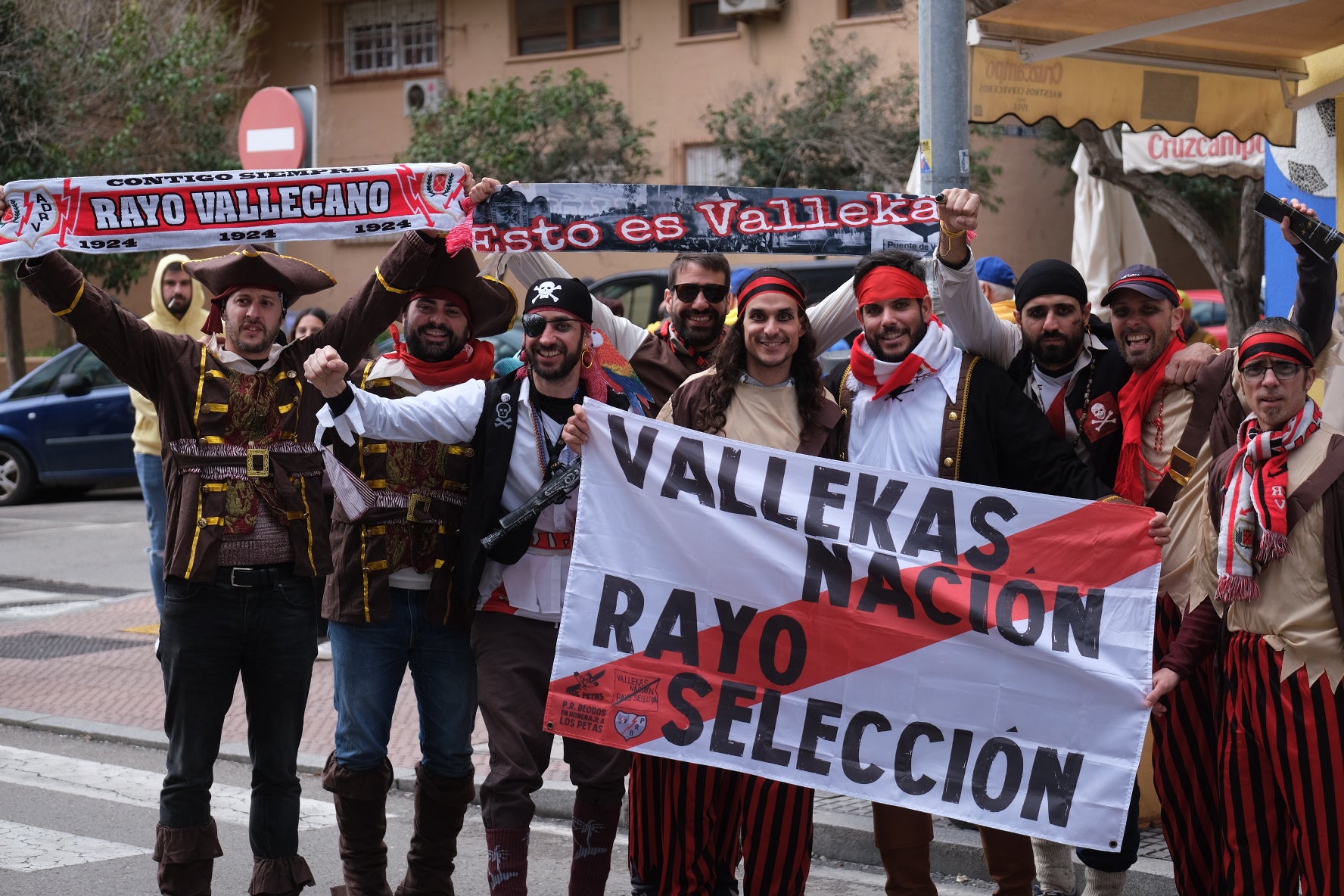 Búscate en los alrededores del estadio antes del partido Cádiz - Rayo