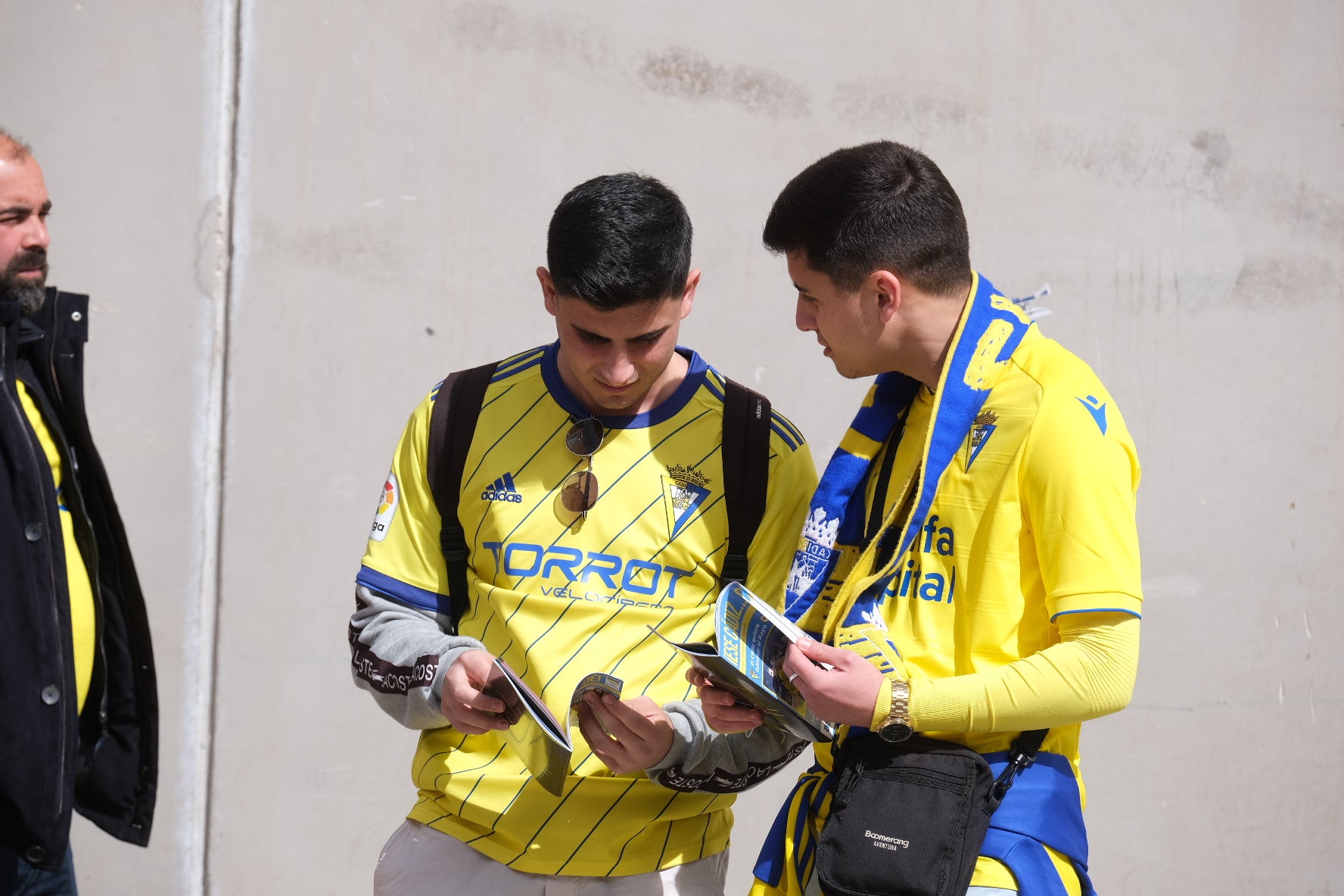 Búscate en los alrededores del estadio antes del partido Cádiz - Rayo