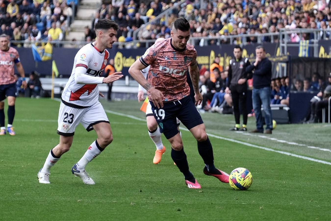 Las imágenes del partido Cádiz CF- Rayo Vallecano en Carranza