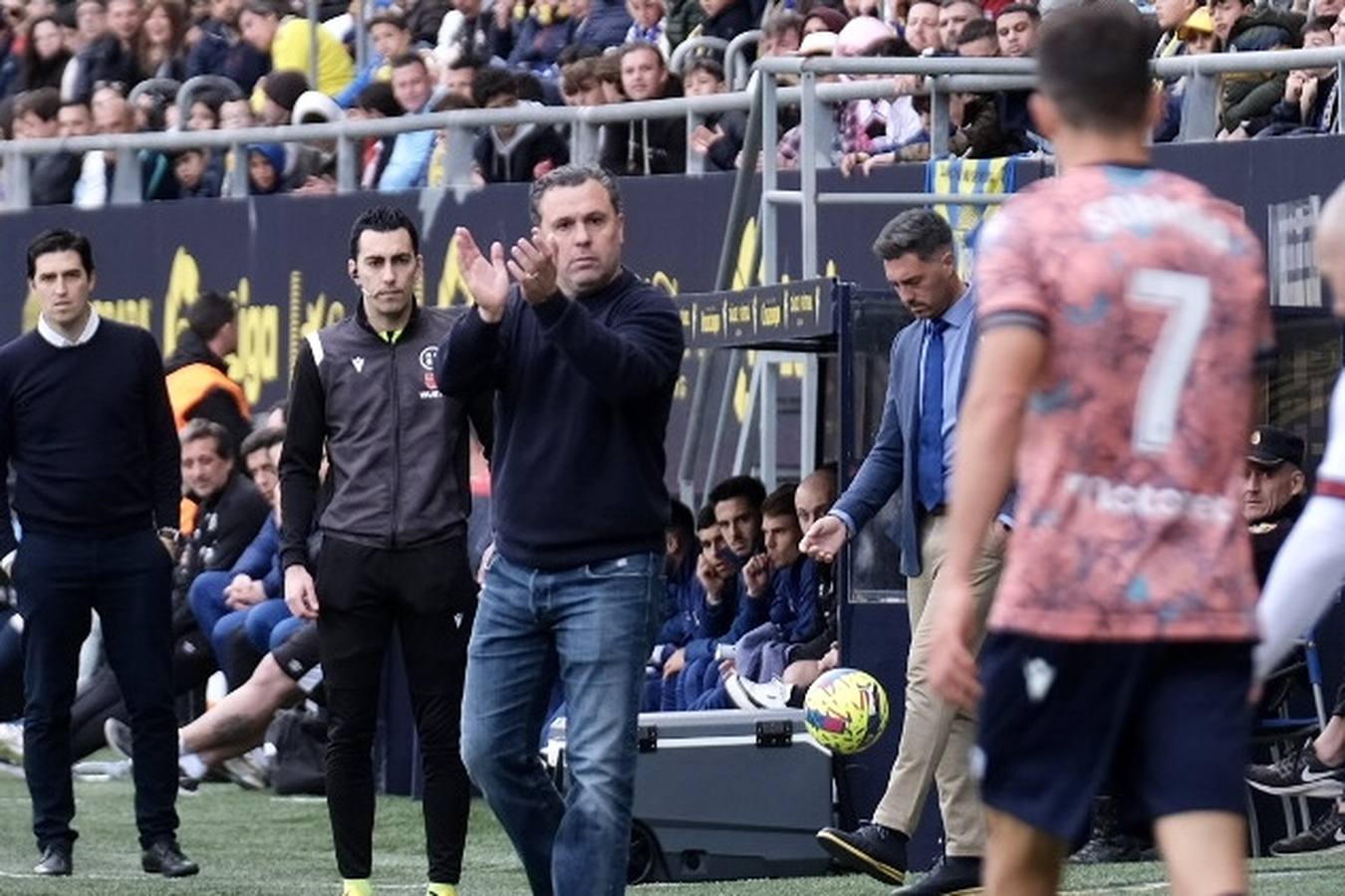 Las imágenes del partido Cádiz CF- Rayo Vallecano en Carranza