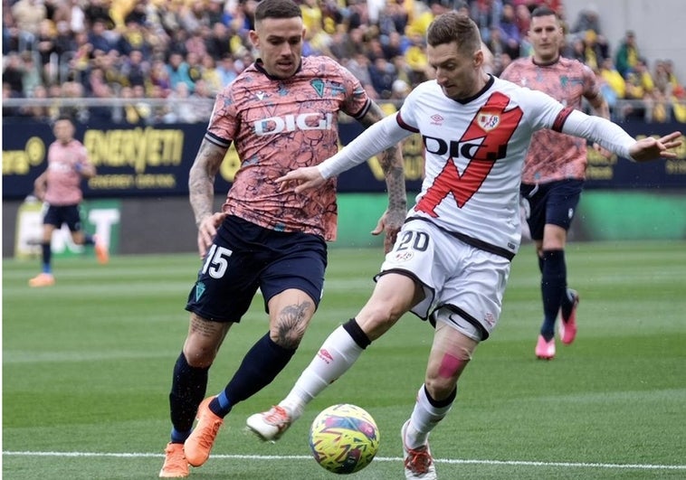 Las imágenes del partido Cádiz CF- Rayo Vallecano en Carranza