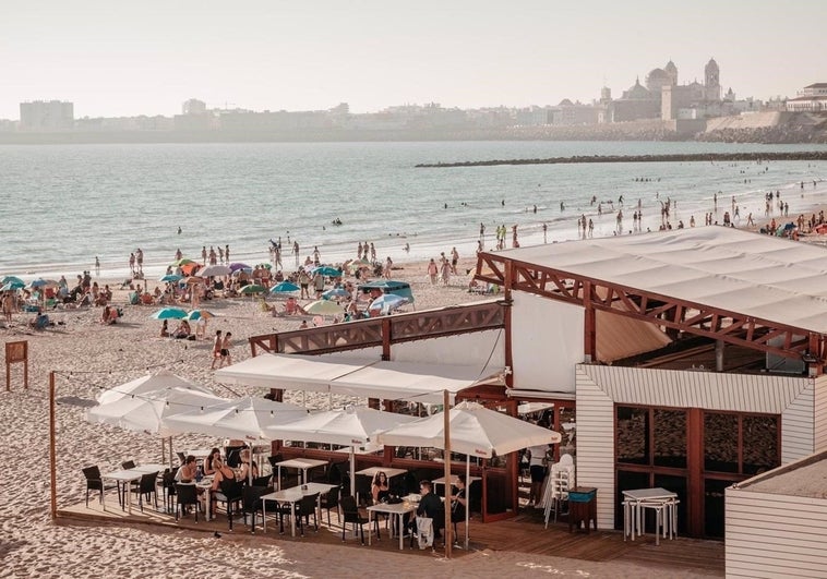 Empresarios del sector de chiringuitos aplauden la apuesta de la Junta por desestacionalizar las playas