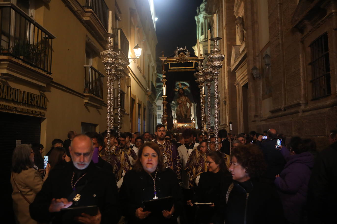 Fotos: Así ha sido el Vía Crucis Oficial de Cádiz