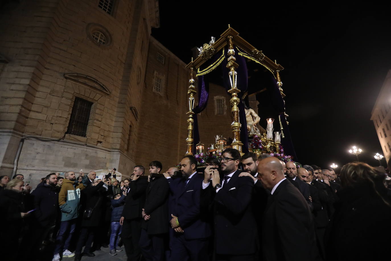 Fotos: Así ha sido el Vía Crucis Oficial de Cádiz