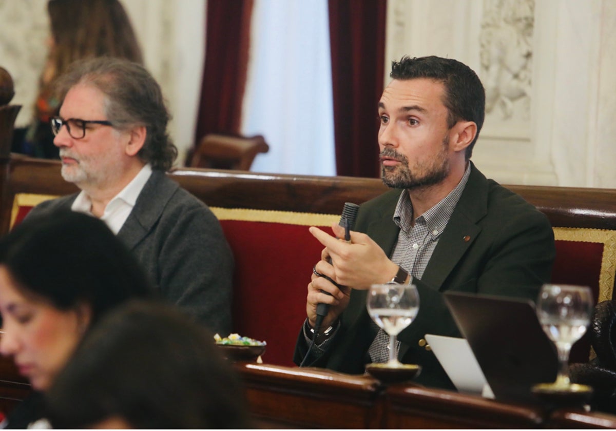 Martín Vila, en un pleno del Ayuntamiento de Cádiz.