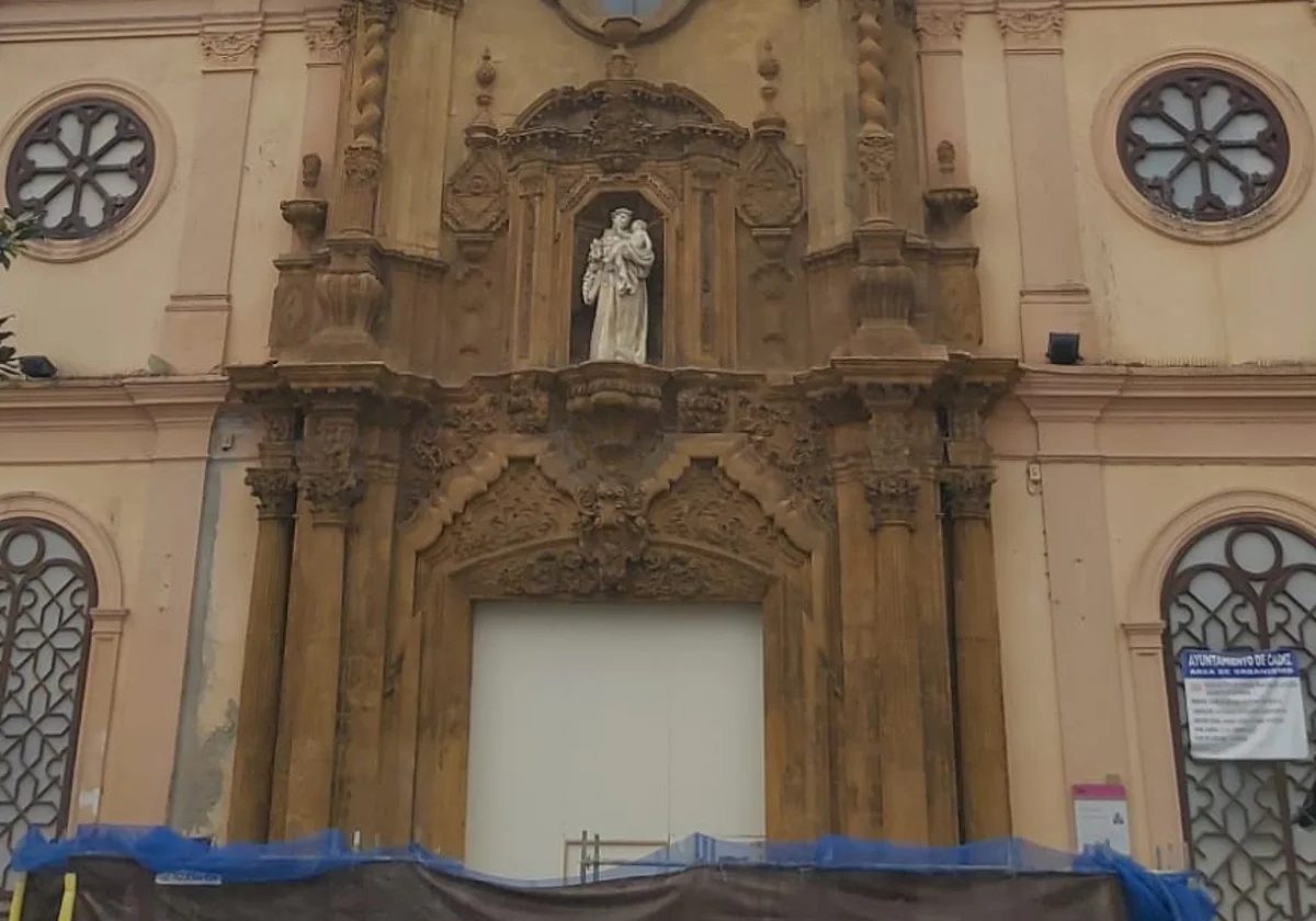 A falta de las puertas, la portada de San Antonio ya está restaurada