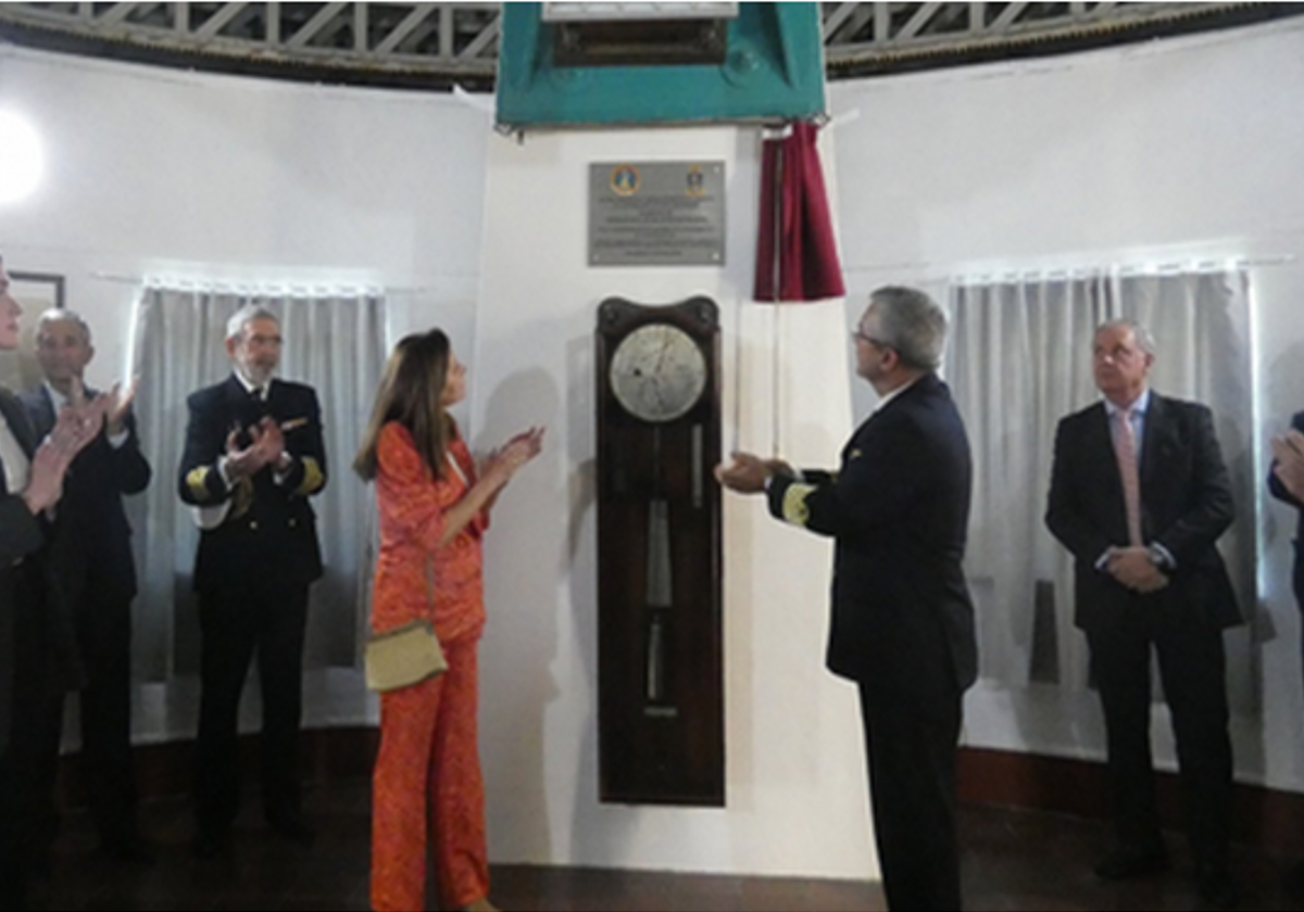 Descubrimiento de la placa en honor al capitán de navío Montojo.