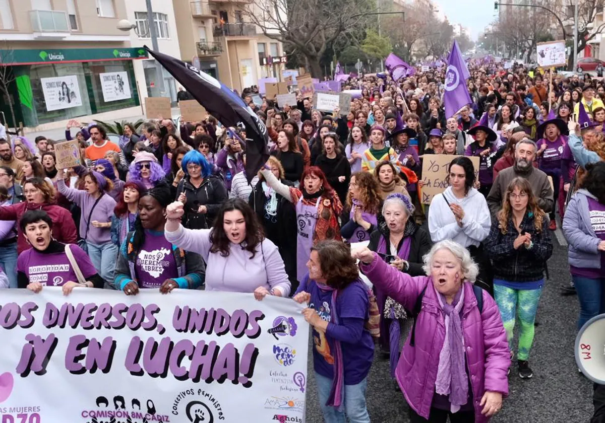 Manifestación del 8M de Cádiz convocada por colectivos feministas.