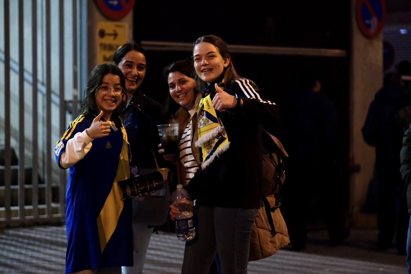 Búscate en la galería: ambiente en el partido Cádiz - Getafe