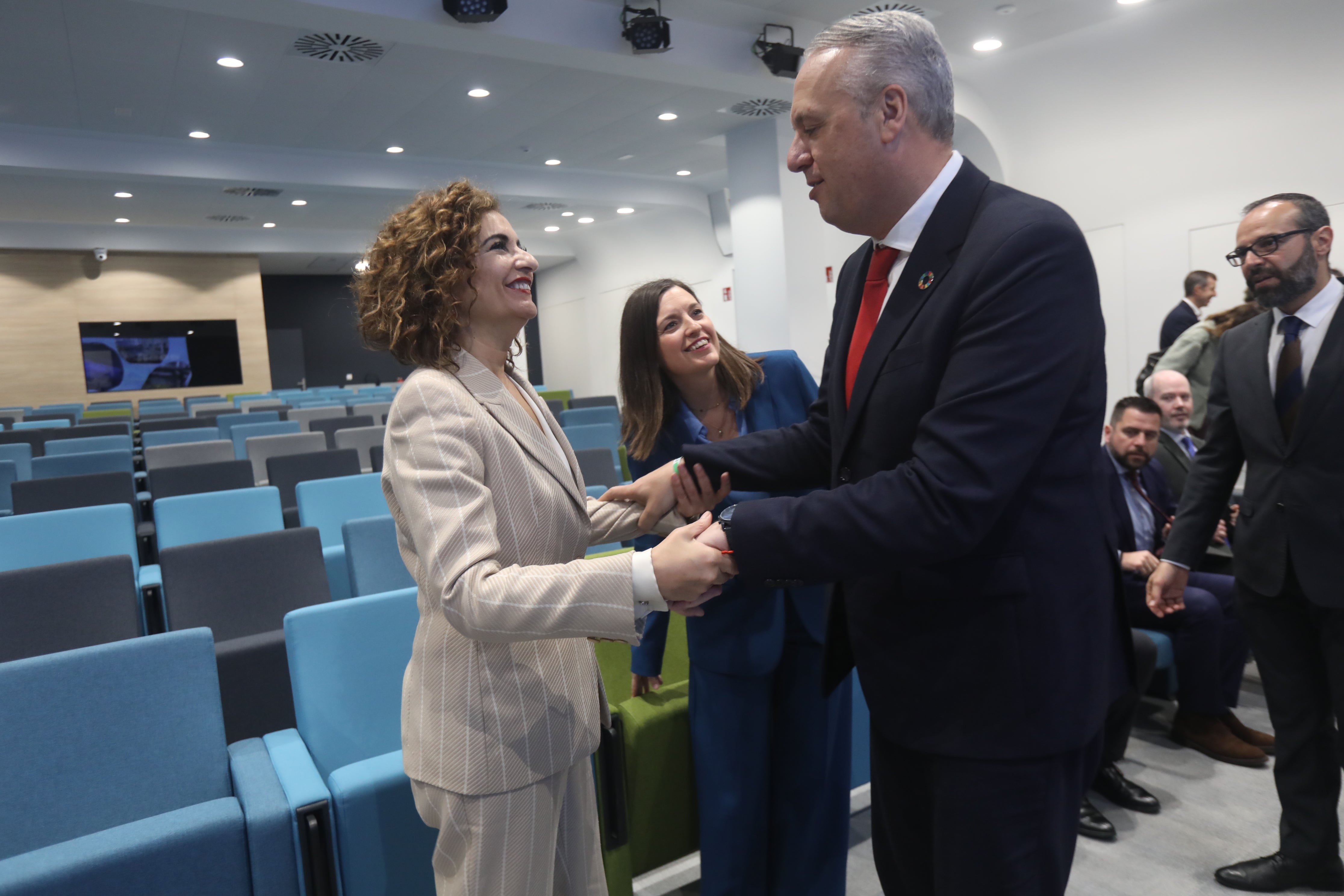 En imágenes: Visita de la ministra de Hacienda a la planta de Navantia en San Fernando