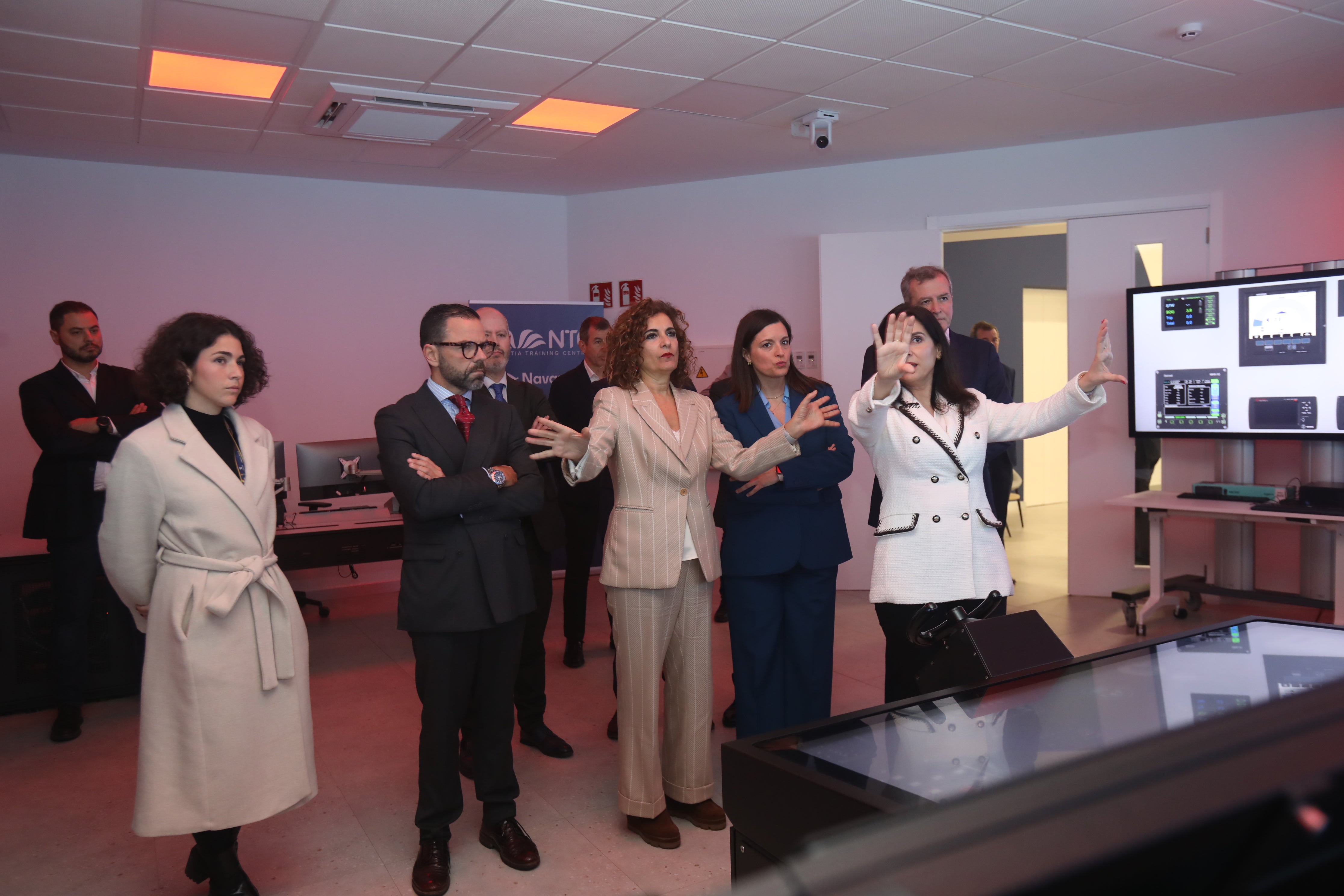 En imágenes: Visita de la ministra de Hacienda a la planta de Navantia en San Fernando